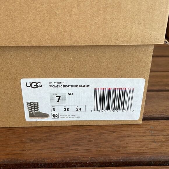 UGG Classic Short II UGG Graphic Boots SLA USA Women Size 7/UK 5/EU 38 - Picture 11 of 13